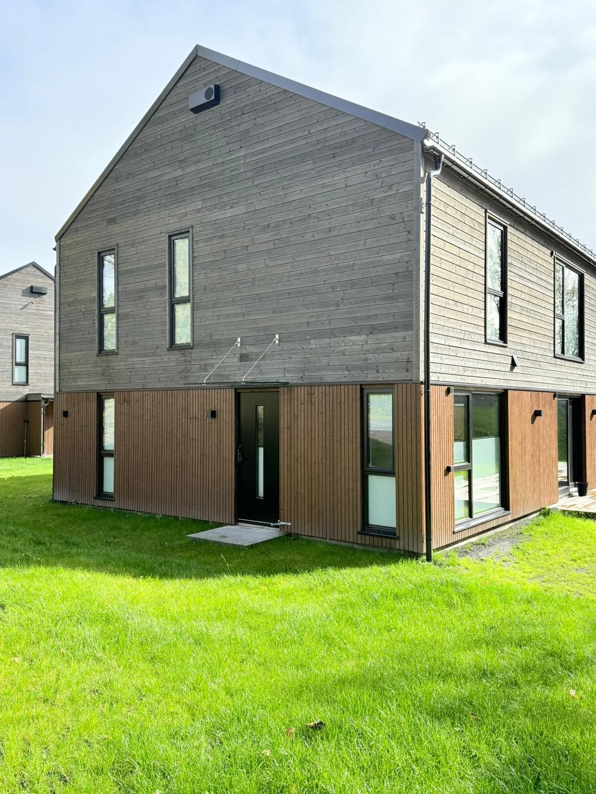 Private Entrance with a spacious outdoor area